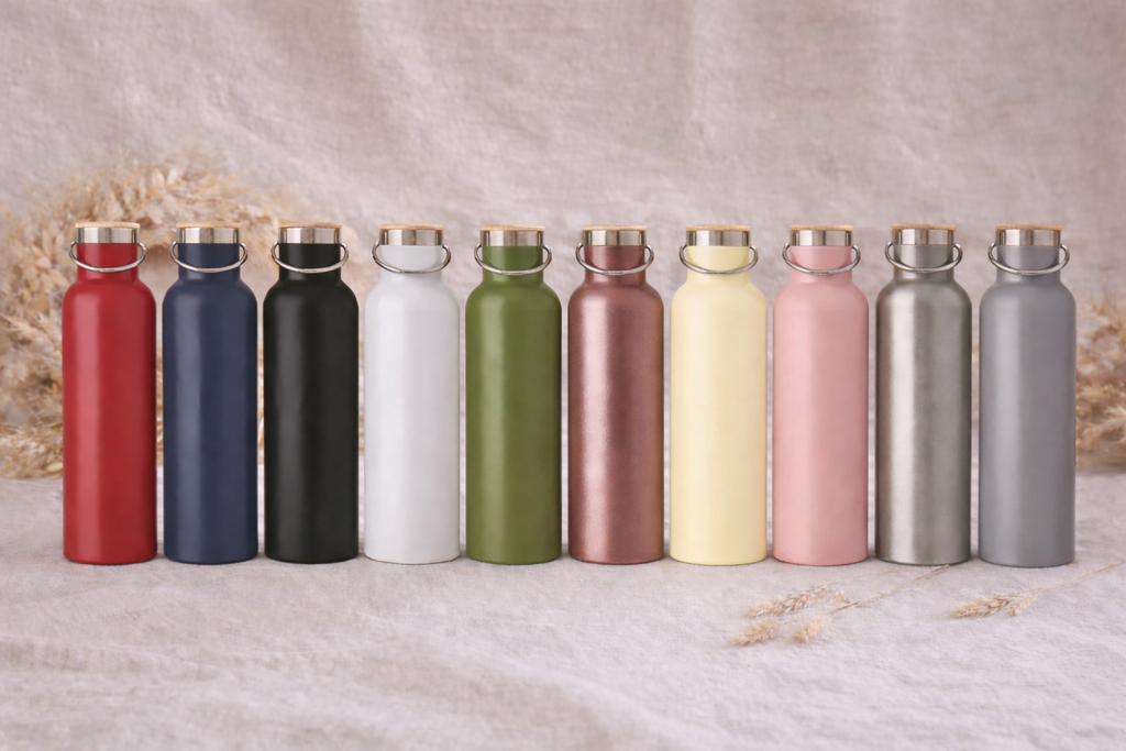 Trinkflasche Edelstahl mit Bambusdeckel schwarz, weiß, silber, grau oder olivgrün - Personalisiert